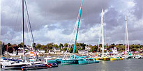 multicoques au port de plaisance de La Forêt